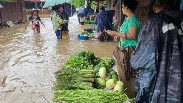 (ဇူလိုင်လလယ်က မွန်ပြည်နယ်၌ ရေကြီးနစ်မြုပ်မှုဖြစ်ပေါ်ခဲ့စဉ်။ ဓာတ်ပုံ - CJ)
