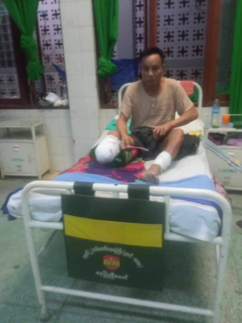 (နေပြည်တော် ကုတင်၁၀၀၀ စစ်ဆေးရုံတွင်ဆေးဝါးကုသမှုခံယူနေသော စစ်သားအချို့ ။ဓါတ်ပုံ-Thar Htet Nyan)