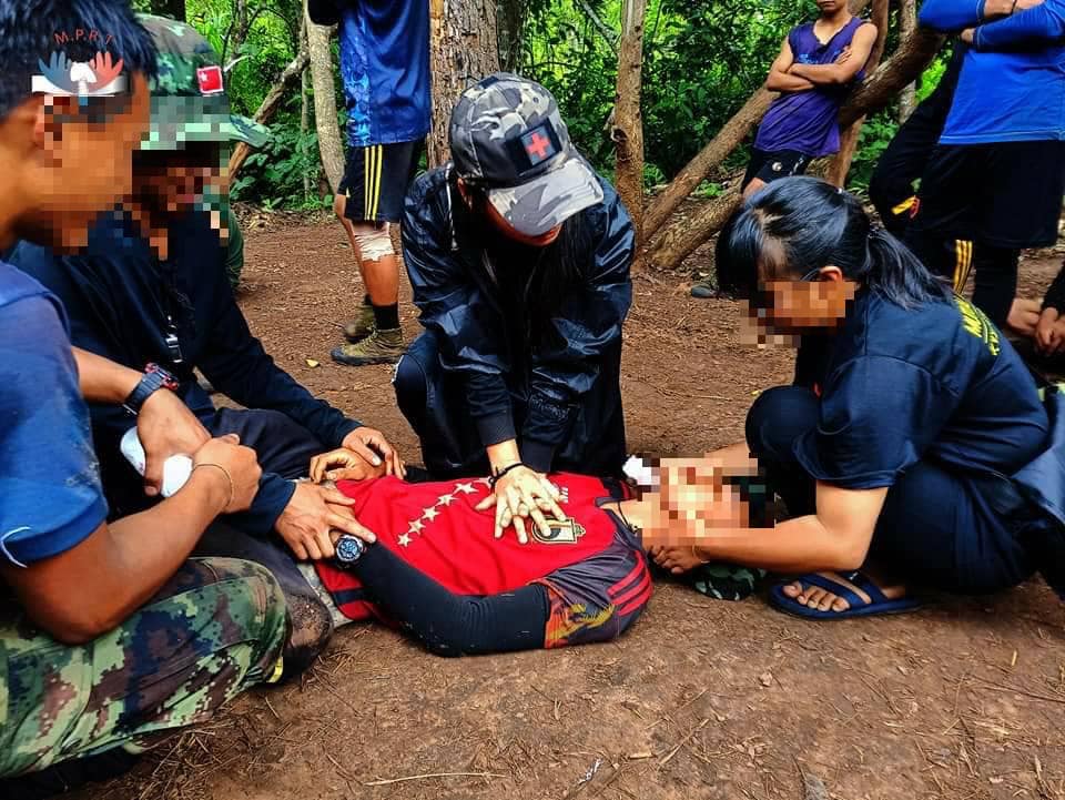 (MPRF အဖွဲ့ဝင်များ စစ်မြေပြင်အရေးပေါ်ကယ်ဆယ်ကုသရေး မွန်းမံစင်တန်းတက်ရောက်နေကြစဥ်။ဓါတ်ပုံ-MPRF)