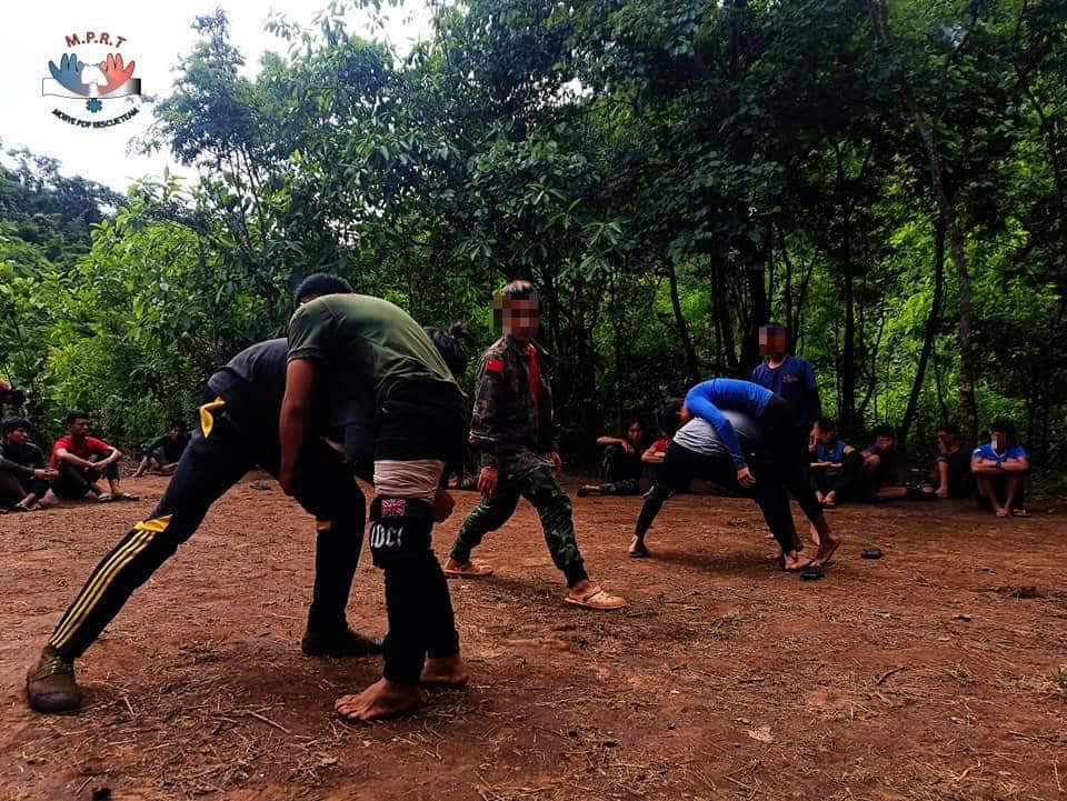 (MPRF အဖွဲ့ဝင်များ စစ်မြေပြင်အရေးပေါ်ကယ်ဆယ်ကုသရေး မွန်းမံစင်တန်းတက်ရောက်နေကြစဥ်။ဓါတ်ပုံ-MPRF)