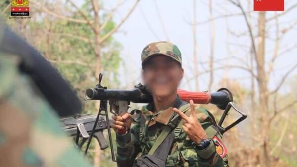 (ပြည်သူ့ကာကွယ်​ရေးတပ်ဖွဲ့ဝင်တစ်ဦး။ဓါတ်ပုံ-NUG)