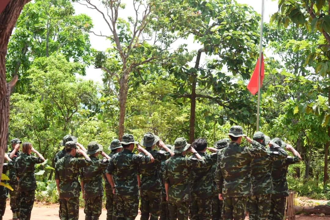 (ယနေ့ကျရောက်သော အာဇာနည်နေ့တွင် PDF အလံတစ်ဝက်လွှင့်၍ အာဇာနည်ခေါင်းဆောင်များကို PDF များက အလေးပြုနေစဥ်။ဓါတ်ပုံ-PDF)