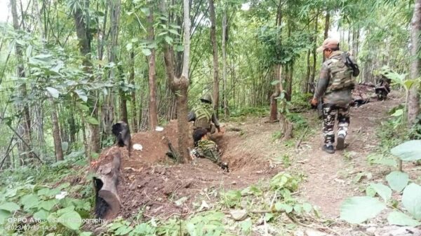 (ချင်းကာကွယ်​ရေးတပ်-CDFကန်ပက်လက် တပ်ဖွဲ့ဝင်များ။ ဓါတ်ပုံ-CDF-ကန်ပက်လက်)