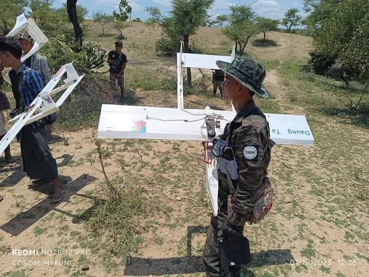 (ဒရုန်းစစ်ဆင်ရေးတွင် တွေ့ရသော တော်လှန်ရေးရဲဘော်များ။ ဓာတ်ပုံ-CDSOM)