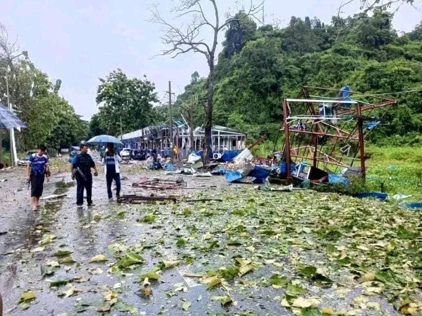 (သံလွင်တံတား (ဘားအံ)၌ ယနေ့ နံနက်က ပေါက်ကွဲမှုဖြစ်ပြီးနောက် တွေ့ရစဥ်။ ဓာတ်ပုံ - KIC ၊CJ)
