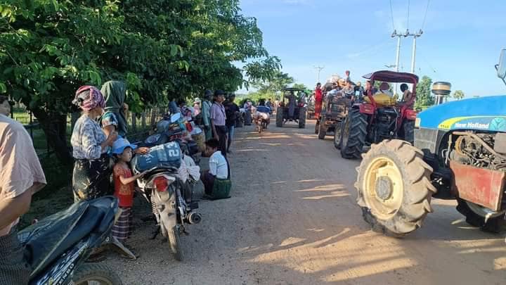 (ထွက်ပြေးတိမ်းရှောင်လာသော ပုလဲနယ်မှ ဒေသခံပြည်သူများအား တွေ့ရစဥ်။ ဓာတ်ပုံ - ပုလဲ ပအဖ၊Pale Entertainment)