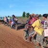 (ထွက်ပြေးတိမ်းရှောင်လာသော ပုလဲနယ်မှ ဒေသခံပြည်သူများအား တွေ့ရစဥ်။ ဓာတ်ပုံ - ပုလဲ ပအဖ၊Pale Entertainment)