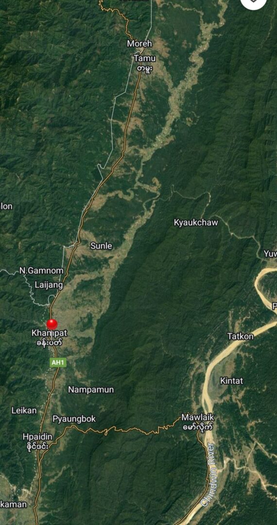 ( ခမ်းပတ်မြို့ကိုGoogle Map တွင်တွေ့ရမှု / စစ်ကောင်စီတပ်လက်နက်ကြီးဖြင့် ပစ်၍ နေအိမ်တစ်လုံးပျက်စီးနေမှု။ ဓါတ်ပုံ-CJ)