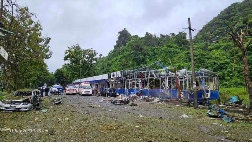 (သံလွင်တံတား (ဘားအံ)၌ ယနေ့ နံနက်က ပေါက်ကွဲမှုဖြစ်ပြီးနောက် တွေ့ရစဥ်။ ဓာတ်ပုံ - KIC ၊CJ)