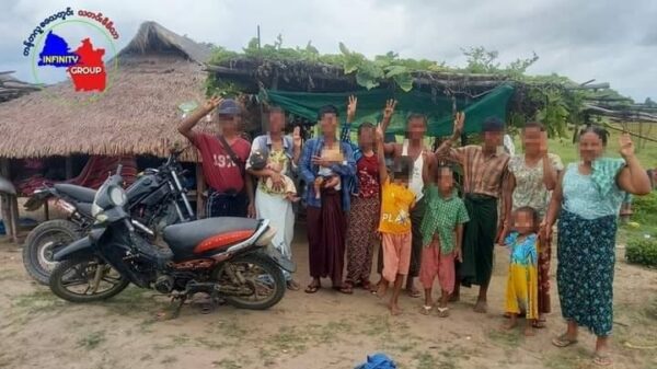 (ကျွန်းလှမြို့နယ်စသာကုန်းရွာမှထွက်​ပြေးလွတ်​မြောက်လာသည့် ပျူ​မိသားစု ၂ စုကို​တွေ့ရစဥ်။ဓါတ်ပုံ-Infinity group)