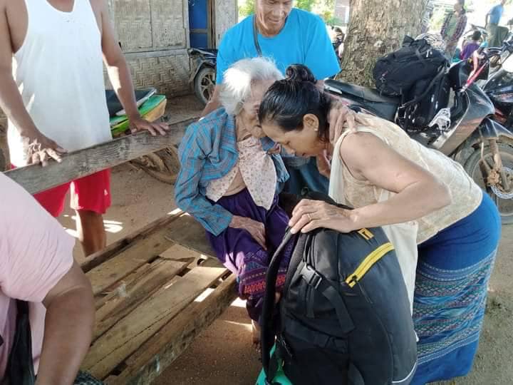 (ထွက်ပြေးတိမ်းရှောင်လာသော ပုလဲနယ်မှ ဒေသခံပြည်သူများအား တွေ့ရစဥ်။ ဓာတ်ပုံ - ပုလဲ ပအဖ၊Pale Entertainment)