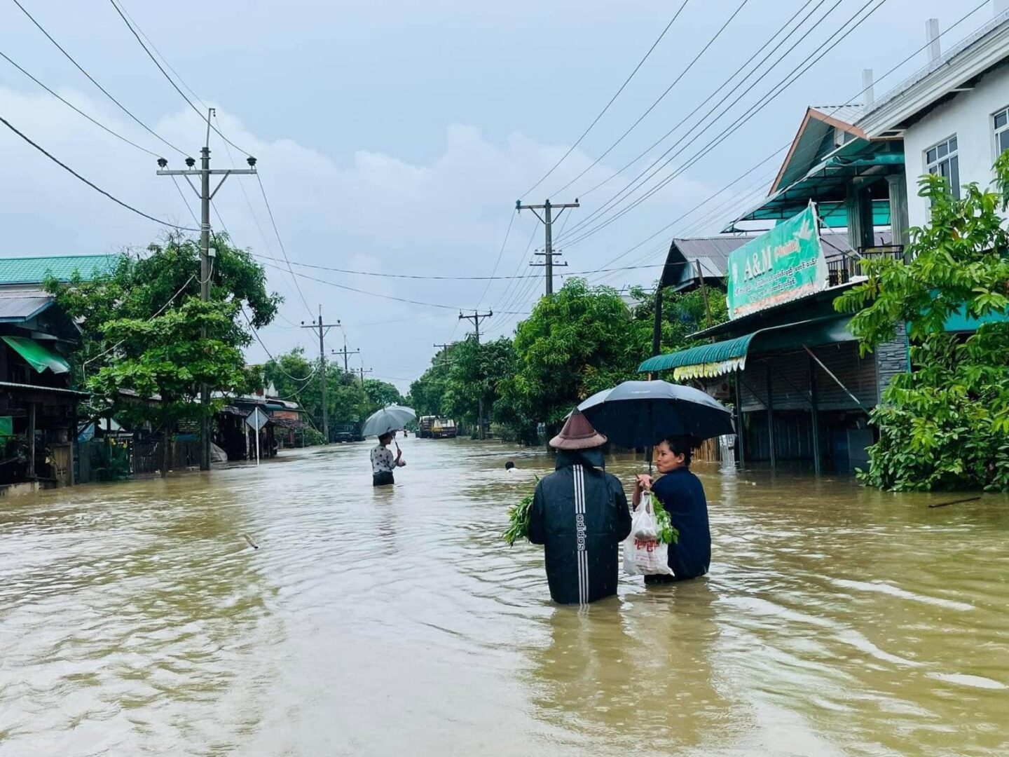 (ဇူလိုင်လလယ်က မွန်ပြည်နယ်၌ ရေကြီးနစ်မြုပ်မှုဖြစ်ပေါ်ခဲ့စဉ်။ ဓာတ်ပုံ - CJ)