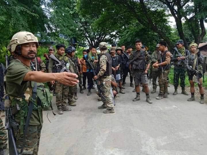 (မင်းတပ် CDFမှ ရဲဘော်များအား တွေ့ရစဉ်။ ဓာတ်ပုံ - Tantan Naing/FB)