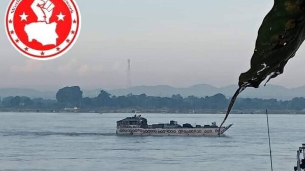 (ဂေါဝိန်ဆိပ်မှထွက်လာသော စစ်​သင်္ဘောများအား တွေ့ရစဥ်။ ဓာတ်ပုံ-Wetet Informational Network)