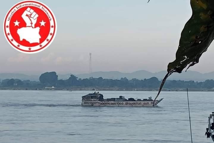 (ဂေါဝိန်ဆိပ်မှထွက်လာသော စစ်​သင်္ဘောများအား တွေ့ရစဥ်။ ဓာတ်ပုံ-Wetet Informational Network)