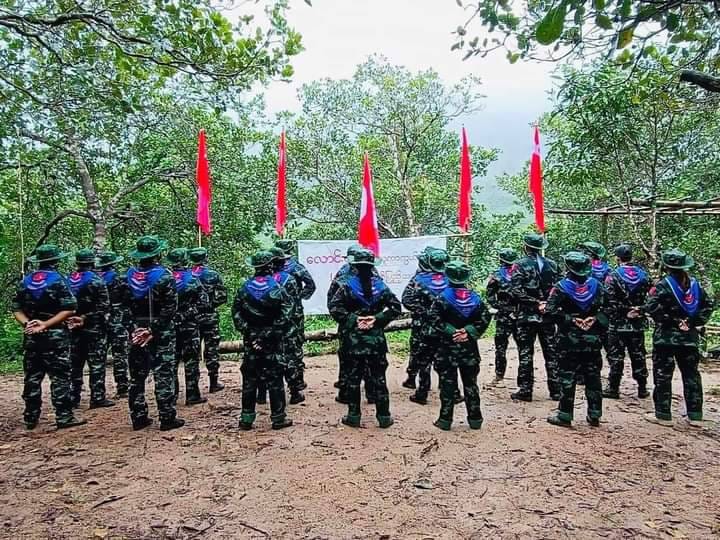 (​လောင်းလုံ PDF တပ်ဖွဲ့ဝင်များ ။ဓါတ်ပုံ- LLPDF)