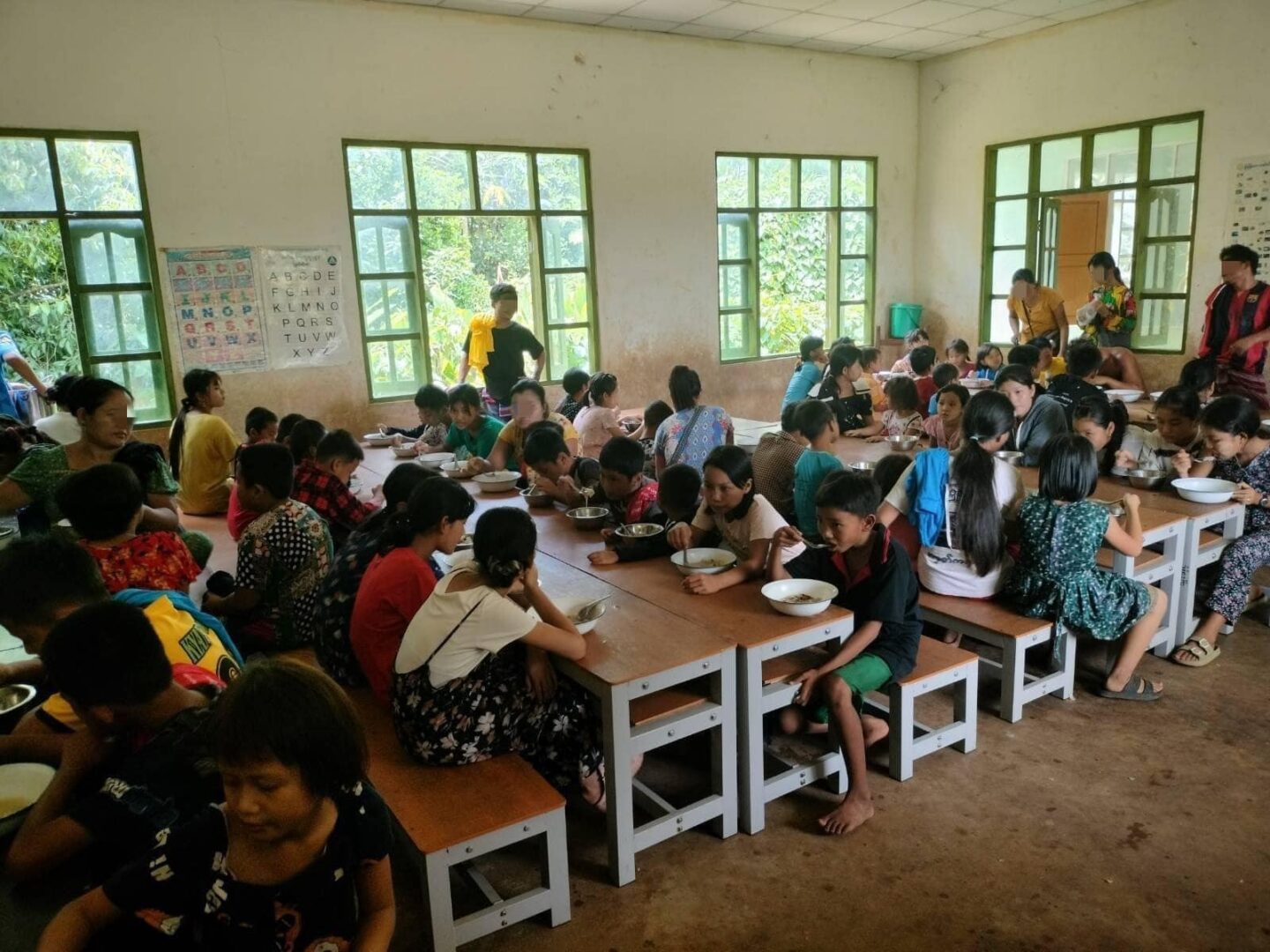 (Free Burma Rangerမှ သွားရောက်အကူအညီပေးနေသည်ကို တွေ့ရစဉ်။ ဓာတ်ပုံ - KNU)