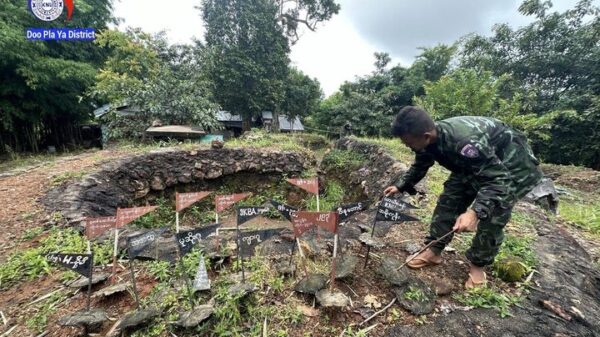 (လက်ခတ်တောင် တာဝါတိုင်စခန်းမှ စစ်ကောင်စီ၏ လက်နက်ကြီးပစ်ခတ်သောနေရာနှင့် ပစ်ခတ်ရန် တည်နေရာမှတ်သားချက်များ။ဓာတ်ပုံ - ဒူးပလာယာခရိုင်)