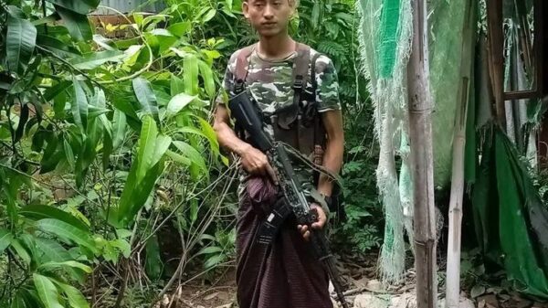 (ကျဆုံးခဲ့သော ရဲဘော် နှစ်ဦးအား တွေ့ရစဥ်။ ဓာတ်ပုံ-နဂါးနီ-အာဠာဝက Shwebo PDF)