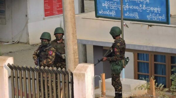 (စစ်တပ်အာဏာသိမ်းပြီးနောက် မင်းတပ်မြို့ခရိုင်ကျန်းမာရေးရုံး၌ တွေ့ရသော စစ်ကောင်စိတပ်သားများ။ ဓာတ်ပုံ - CJ)