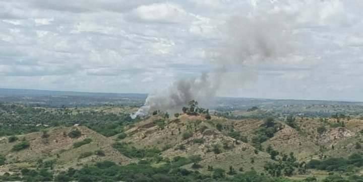 ကံတွင်းကျေးရွာအား စစ်ကောင်စီတပ်က မီးရှို့ဖျက်ဆီးသွားစဥ်။ ဓာတ်ပုံ-WLSPG