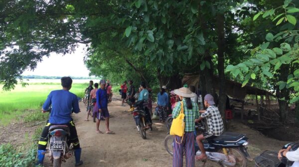 (စစ်ကောင်စီတပ်ထံမှ သိမ်းဆည်းရရှိသော လက်နက်ခဲယမ်းများနှင့် ဒေသခံများ ဘေးလွတ်ရာတိမ်းရှောက်နေကြစဉ်။ ဓာတ်ပုံ - KNU)