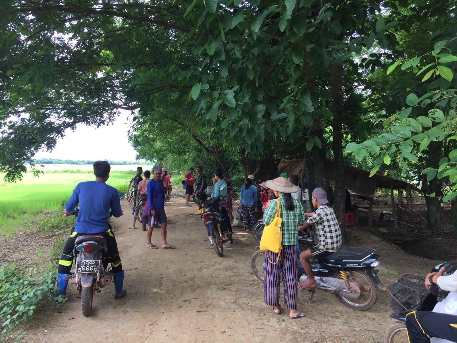 (စစ်ကောင်စီတပ်ထံမှ သိမ်းဆည်းရရှိသော လက်နက်ခဲယမ်းများနှင့် ဒေသခံများ ဘေးလွတ်ရာတိမ်းရှောက်နေကြစဉ်။ ဓာတ်ပုံ - KNU)