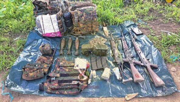 (စစ်ကောင်စီတပ်ထံမှ သိမ်းဆည်းရမိသော လက်နက်ခဲယမ်းများအား တွေ့ရစဉ်။ ဓာတ်ပုံ - KNDF)