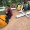 ရေစကြို(ပကဖ)ရဲဘော်များ စစ်ဆင်ရေးတစ်ခုပြုလုပ်ရန် ပြင်ဆင်နေသည်ကိုတွေ့ရစဥ်။ဓာတ်ပုံ - ရေစကြို(ပကဖ)