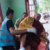(ဒဏ်ရာရခဲ​သော ဆရာ​တော်။ ဓါတ်ပုံ-CJ)