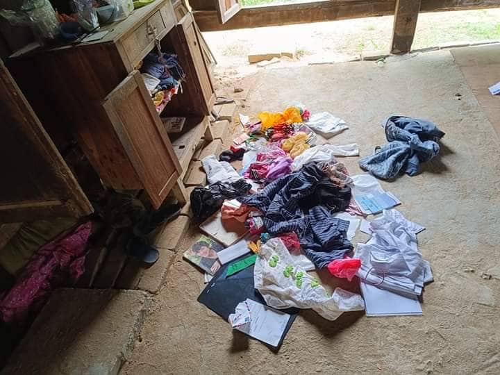(ပြန်လည်တည်ဆောက်ထားသည့် နေအိမ်များ ထပ်မံမီးရှို့ဖျက်ဆီးခံခဲ့ရစဥ်။ ဓာတ်ပုံ - ဒီပဲယင်းမြို့နယ်စစ်ရှောင်ထောက်ပံ့ရေးအဖွဲ့)