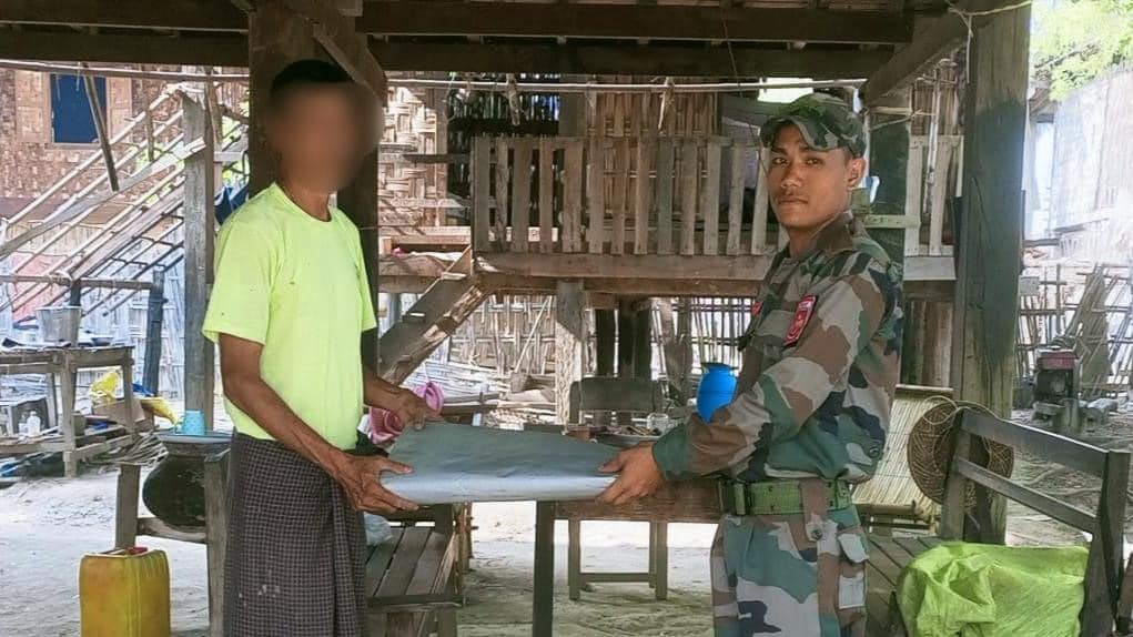 ဆောနယ်ရှိ စစ်ရှောင်များအား PDF ဂန့်ဂေါခရိုင် တပ်ရင်း(၁၃)က စားနပ်ရိက္ခာနှင့် အမိုးအကာများ ကူညီ
