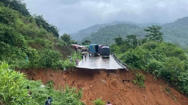 မြေပြိုကျသည့် အာရှလမ်းပေါ်အနီးတစ်ဝိုက် ထပ်ပြိုကျနိုင်သည့်အန္တရာယ်ရှိနေ