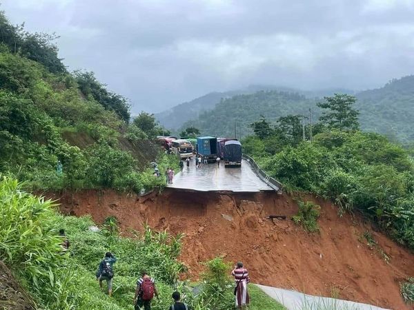 မြေပြိုကျသည့် အာရှလမ်းပေါ်အနီးတစ်ဝိုက် ထပ်ပြိုကျနိုင်သည့်အန္တရာယ်ရှိနေ
