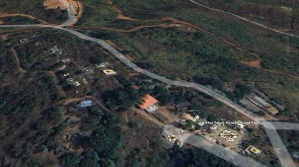 (လက်ခတ်​တောင်နှင့် မြဝတီမြို့တို့ကို Google Mapတွင် ​တွေ့ရမှု)