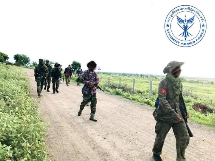 (ကျောင်းသားလက်ရုံးတပ်တော်(SAF)မှ ရှေ့တန်းရောက်ရဲဘော်အချို့အားတွေ့ရစဥ်။ဓာတ်ပုံ - SAF)