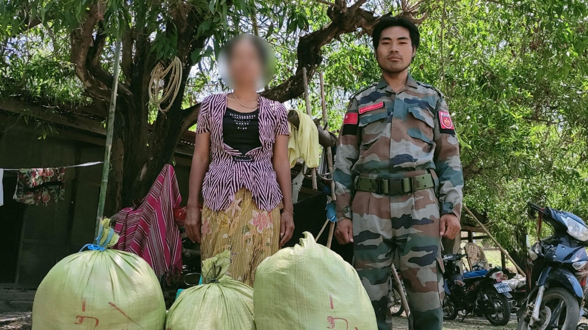 ဆောနယ်ရှိ စစ်ရှောင်များအား PDF ဂန့်ဂေါခရိုင် တပ်ရင်း(၁၃)က စားနပ်ရိက္ခာနှင့် အမိုးအကာများ ကူညီ