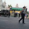 (ရန်ကုန်မြို့ မြို့တော်ခန်းမရှေ့တွင် လုံခြုံရေးယူနေသော စစ်ကောင်စီလက်ပါးစေ ရဲများအား တွေ့ရစဉ်။ ဓာတ်ပုံ - PS)