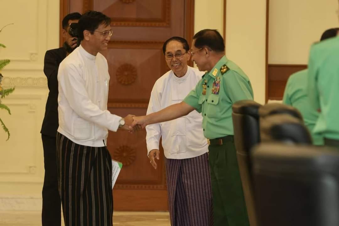 (စစ်​ကောင်စီက ဇူလိူင် ၃၁ ရက်ကာလုံဆို​သောအစည်းအ​ဝေးတွင် အဖမ်းမခံရဘဲ လူမြင်ကွင်းမှ​ပျောက်​နေ​သောဟင်နရီဗန်ထီးယူကို ထုတ်ပြခဲ့သည်။ဓါတ်ပုံ-စစ်​ကောင်စီ)