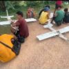 ရေစကြို(ပကဖ)ရဲဘော်များ စစ်ဆင်ရေးတစ်ခုပြုလုပ်ရန် ပြင်ဆင်နေသည်ကိုတွေ့ရစဥ်။ဓာတ်ပုံ - ရေစကြို(ပကဖ)