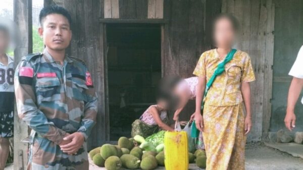 ဆောနယ်ရှိ စစ်ရှောင်များအား PDF ဂန့်ဂေါခရိုင် တပ်ရင်း(၁၃)က စားနပ်ရိက္ခာနှင့် အမိုးအကာများ ကူညီ