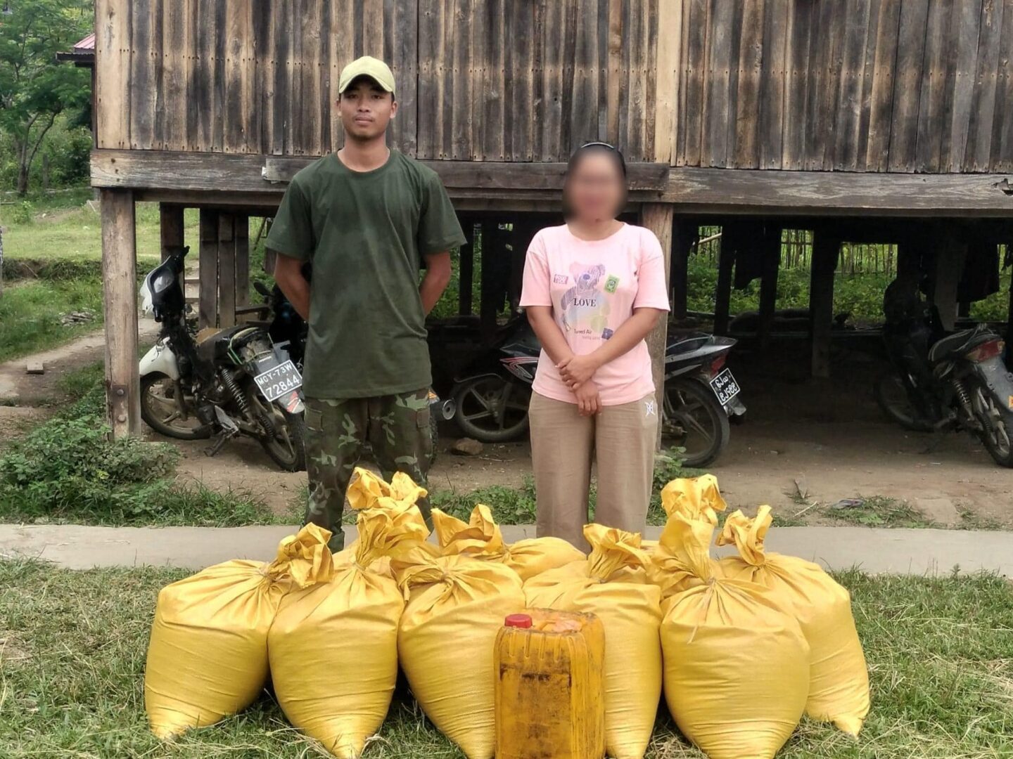 ဆောနယ်ရှိ စစ်ရှောင်များအား PDF ဂန့်ဂေါခရိုင် တပ်ရင်း(၁၃)က စားနပ်ရိက္ခာနှင့် အမိုးအကာများ ကူညီ