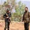 ((ကာကွယ်ရေးဝန်ကြီးဌာန ပြည်ထောင်စုဝန်ကြီး ဦးရည်မွန် PDF စခန်းရှေ့တန်းတစ်နေရာသို့ သွားရောက် ကြည့်ရှု့နေစဉ်။ဓာတ်ပုံ - NUG)