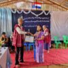 (​နော် ဟေသီဂျူးကို ဖဒိုမန်းရှာလူငယ်​ခေါင်း​ဆောင်ဆုချီးမြှင့်စဥ်။ ဓါတ်ပုံ- ဖန်း​ဖောင်​ဒေရှင်း)