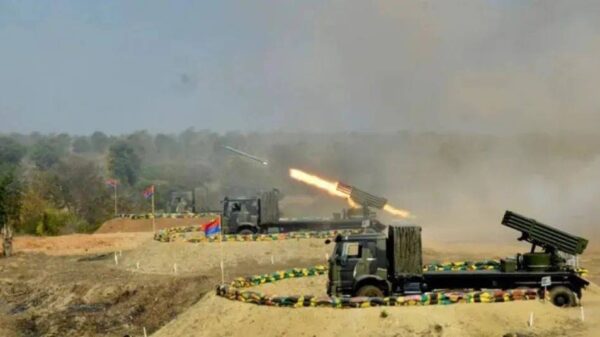 (စစ်ကောင်စီ အမြောက်တပ်၏ အတွဲလိုက်ဒုံးပစ်ခတ်မှု အားတွေ့ရစဥ်။ ဓာတ်ပုံ - CJ)