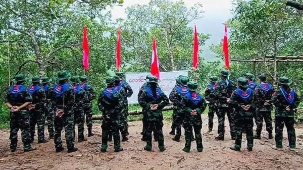 (​လောင်းလုံ PDF တပ်ဖွဲ့ဝင်များအား တွေ့ရစဥ် ။ဓာတ်ပုံ - LLPDF)
