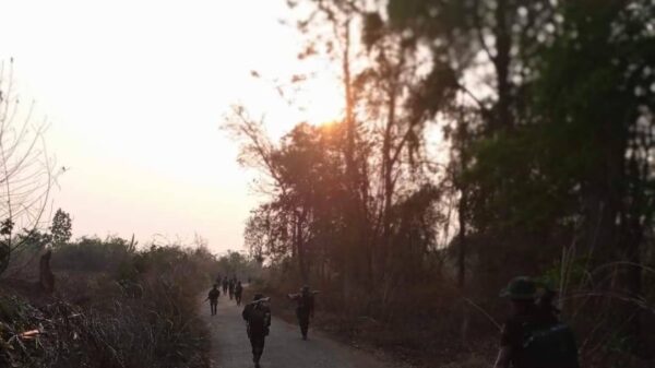 (ကရင်နီအမျိုးသားများကာကွယ်ရေးတပ်(KNDF)တပ်ရင်း -၁၄မှ ရဲဘော်များအား ရှေ့တန်းတစ်နေရာ၌ တွေ့ရစဥ်။ ဓာတ်ပုံ - KNDF)