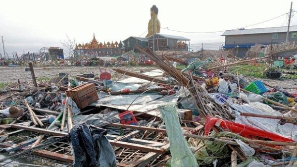 (ရခိုင်ပြည်နယ် စစ်တွေမြို့တွင် မိုခါမုန်တိုင်းတိုက်ခတ်ပြီးနောက် ပျက်စီးခဲ့သည့်မြင်ကွင်းကို ၂၀၂၃ မေလ ၁၅ ရက် က တွေ့ရစဉ်။ဓာတ်ပုံ - CJ)