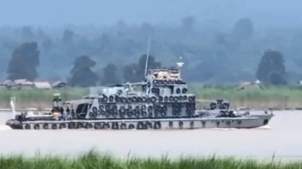 (ရွှေကူမြို့သို့ ရောက်ရှိလာသော စစ်ကောင်စီရေယာဥ်သင်္ဘောတစ်စီးအား တွေ့ရစဥ်)