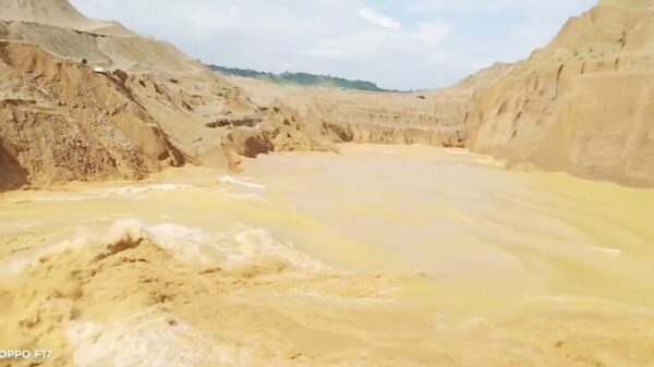 ဖားကန့်မှာ မြေစာပုံပြိုပြီး လူ ၃၀ ကျော် ပျောက်ဆုံးနေ